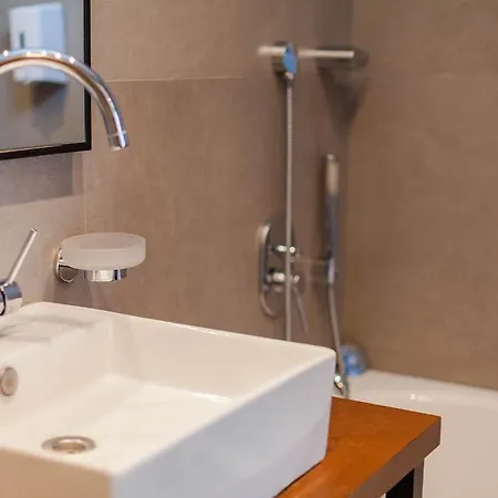 Gardens & Wellness Apart Otel 4*
